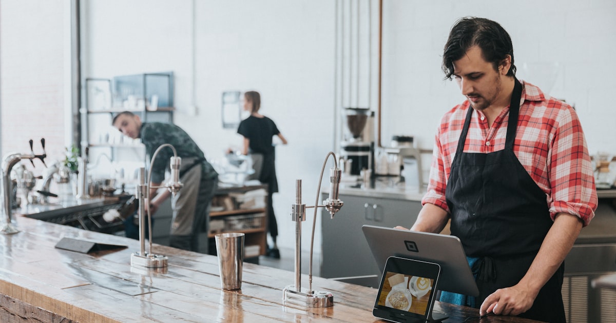 Scanning business receipt with smartphone app